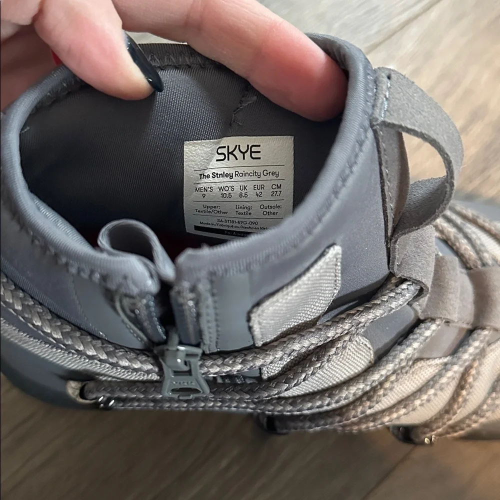 NWT SKYE The Stnley Raincity Grey sneaker boot size 9 men’s/10womens